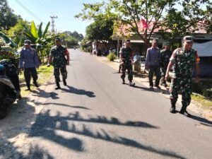 Babinsa Koramil 1010-01/Bungur Pantau Mitigasi Bersama Komduk di Desa Banua Halat Kanan