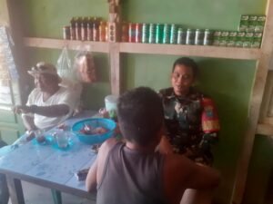 Babinsa Koramil 1203-14/Jelai Hulu Laksanakan Patroli Keamanan dan Komsos di Desa Perigi