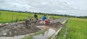 Prajurit dan Warga Bersatu dalam TMMD Ke-127 Kodim 0105/Abar