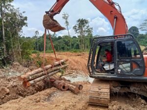 Personel TMMD Cari Cara Cepat Atasi Jalan Rusak