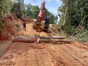 Inisiatif Personel Jajaran Korem 012/TU Perpanjang Usia Jalan Desa