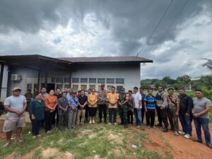 Babinsa Simpang Hulu Gencarkan Sosialisasi Bahaya PETI di Desa Semandang Hulu