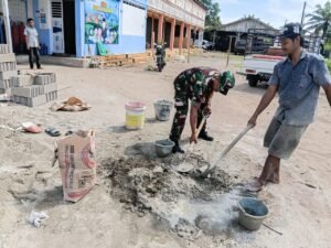 Babinsa Koramil Panga Bantu Pembangunan Ruang Istirahat dan Mushala di Dapur MBG Keude Panga