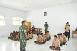 Kegiatan Nonfisik TMMD ke-128, Babinsa Botumoito Tanamkan Nilai Kebangsaan kepada Siswa