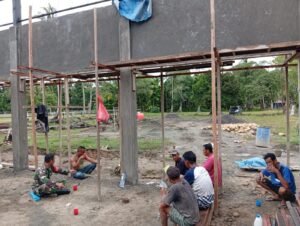 Komsos di Lokasi Proyek, Babinsa Pastikan Pembangunan KDKMP Berjalan Tepat Waktu