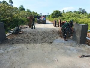 Satgas TNI AD Percepat Penyelesaian Jembatan Aramco Didukung Korem 012/TU