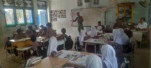 Babinsa Teunom Tanamkan Nilai Pancasila kepada Siswa SDN 4 Teunom Lewat Wawasan Kebangsaan
