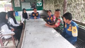 Komsos Babinsa Koramil 02/Simeulue Tengah Pererat Sinergi dengan Damkar