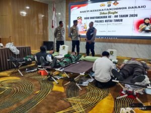 Anggota Kodim 0909/Ktm Ikut Donor Darah dalam Rangka Hari Buruh Internasional di Kantor DPRD