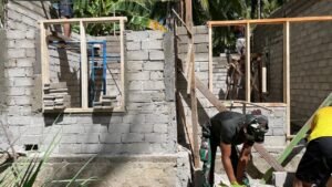 TNI dan Warga Kompak, Rumah Bapak Yansur di Hutamonu Masuk Tahap 50 Persen