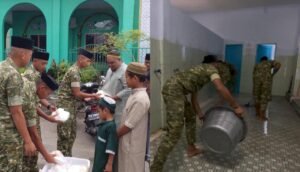 Prajurit Yonif TP 859/RBK Hadir Dekat dengan Masyarakat Lewat Aksi Sosial
