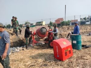 Gotong Royong Warnai Pembangunan Talud TMMD di Parangjoro