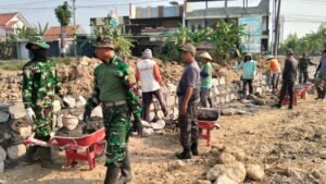 Kerja Bersama Bangun Talud di Desa Parangjoro