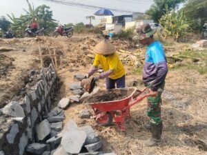 Gotong Royong Wujudkan Talud Kokoh di Parangjoro