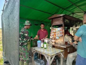 Warung Pinggir Sawah Nikmati Kehadiran Prajurit