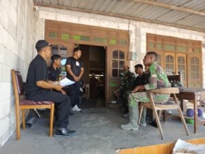 Kedekatan TNI dan Warga Terjalin Lewat Obrolan Santai di Teras Rumah