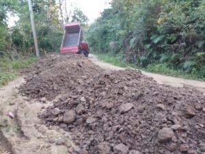 Material Timbunan Mengalir, Warga Patukku Optimis Jalan Segera Membaik