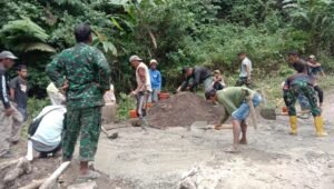 Dekker Jawi-Jawi Menguat, Gotong Royong TNI dan Warga Terjalin