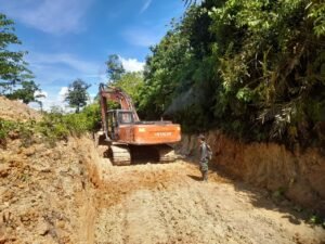 Zulkifli, Operator Excavator yang Menyulap Jalan di Sarah Raya