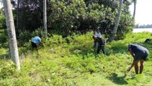 Karya Bhakti Babinsa Kodim 0105/Aceh Barat Pererat Kebersamaan dengan Masyarakat Lhok Bobon