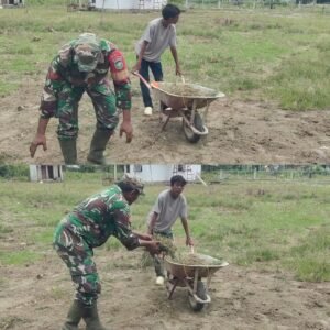Bukan Sekadar Bersih-Bersih, Babinsa Kodim 0105/Aceh Barat Bangun Kepedulian Warga di Sekolah