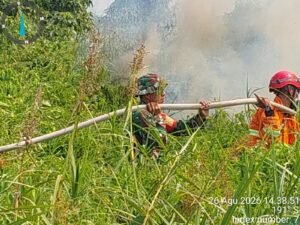 Tim Gabungan Padamkan Karhutla di Singa Geweh, Api Padam dalam Empat Jam