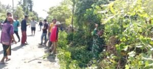 Babinsa Koramil 04/Susoh Pimpin Gotong Royong Bersihkan Desa Antisipasi DBD