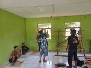 Prajurit dan Warga Selesaikan Sentuhan Terakhir Rehab TPA di Tamban Bangun