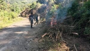 Satgas TMMD Bersihkan Lokasi Awal Untuk Tingkatkan Jalan Penghubung Pattuku