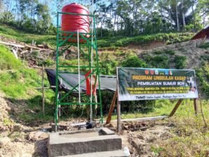 Satgas TMMD Ke-129 Pasang Listrik untuk Sumur Bor di Desa Pattuku