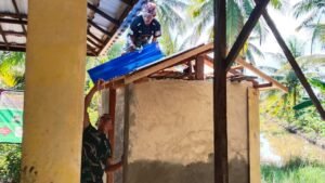 MCK TMMD Ke-129 di Tamban Bangun Capai 50 Persen Pemasangan Atap dan Closet