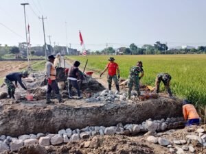 Gotong royong wujudkan keamanan jalan di Parangjoro