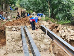 Jembatan Garuda Tahap VII Capai 50%, Pemotongan dan Pengecatan Gelagar Dilanjutkan